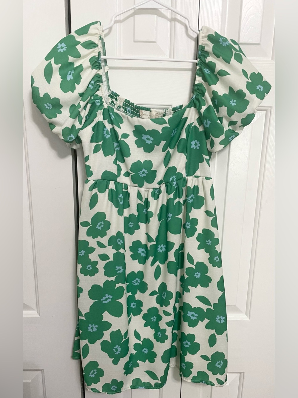 Altar'd State Green and White Floral Puff-Sleeve Women’s Dress